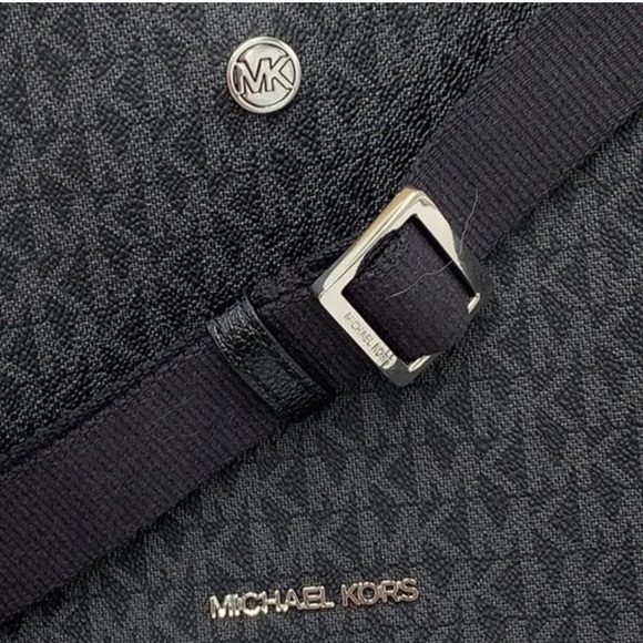 MICHAEL KORS Briley Small Logo Messenger Bag BLACK SIGNATURE COLOR - Picture 13 of 15